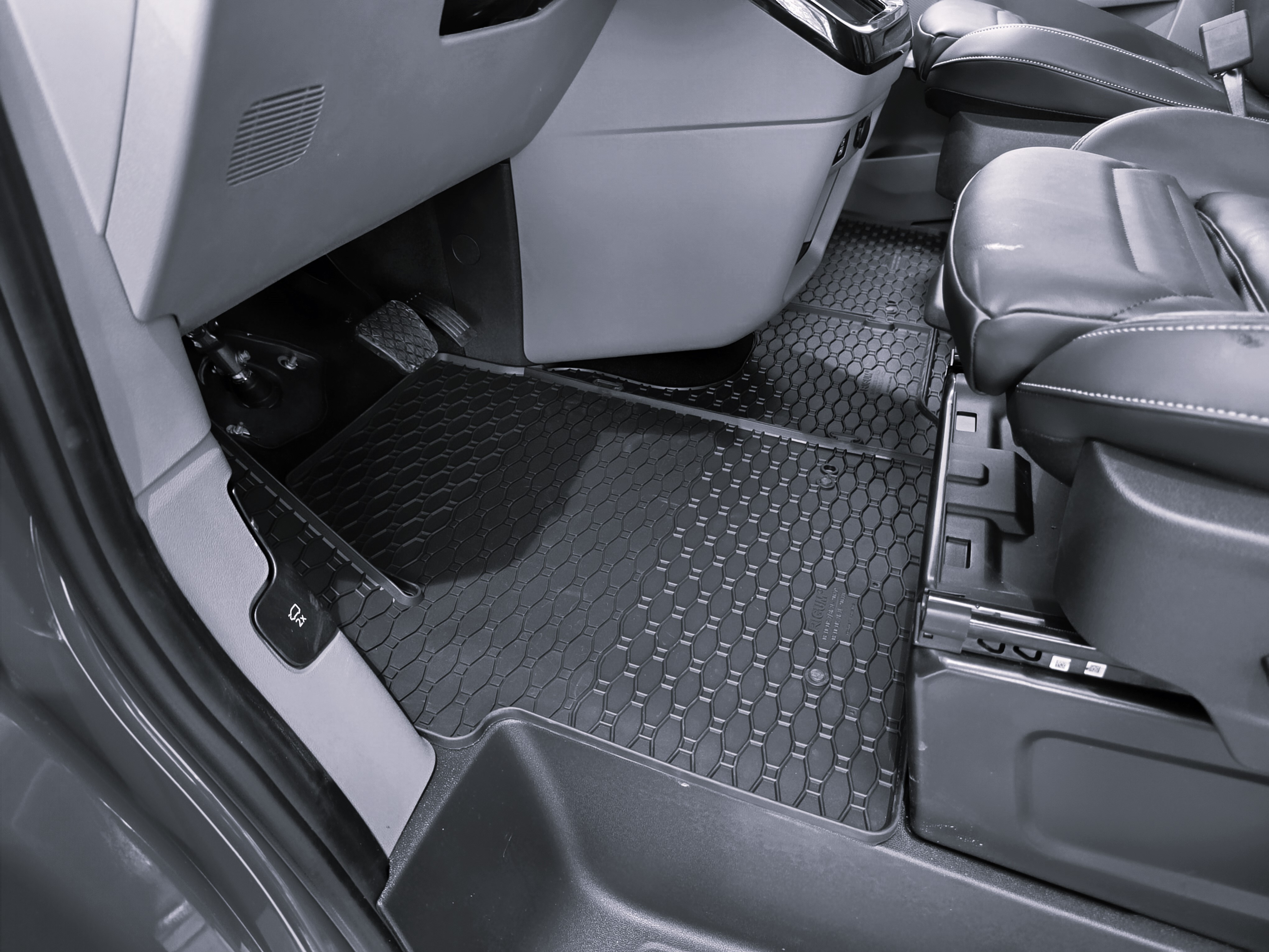 Gumové autokoberce Ford Tourneo / Transit Custom 2místný + tunel 2023- | RIGUM