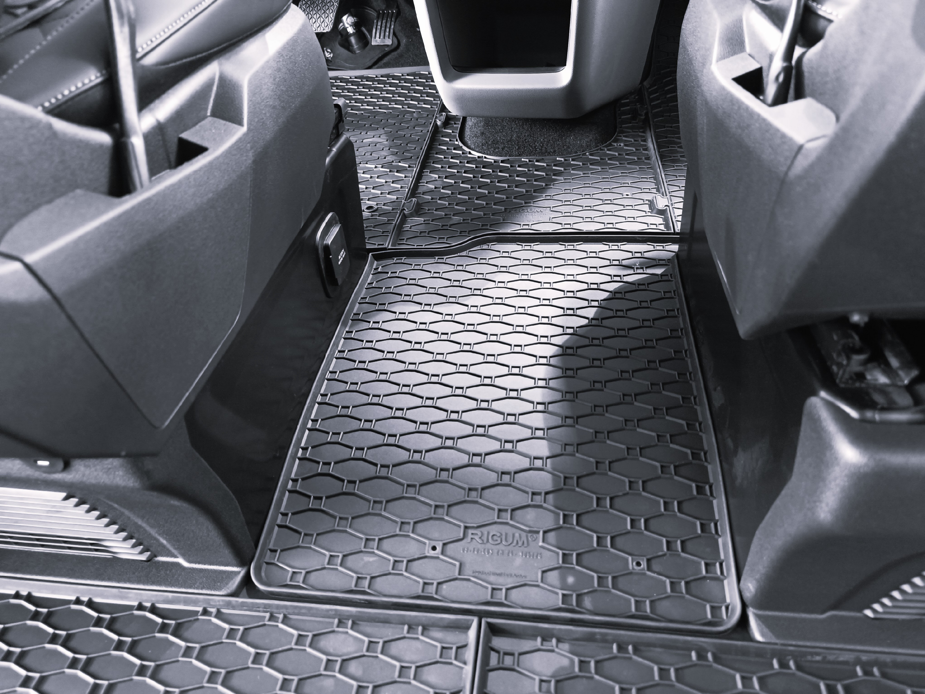 Gumové autokoberce Ford Tourneo / Transit Custom 2místný + tunel 2023- | RIGUM