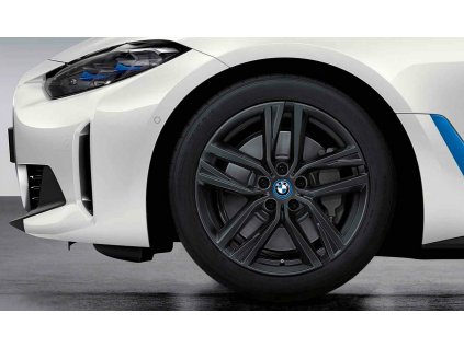 Originální zimní sada BMW i4 G26 STYLING 853 v rozměrech 8,5x18 ET36 včetně zimních pneumatik 245/45 R18 100H XL Goodyear Ultra Grip Performance +* a čidel tlaku RDCi