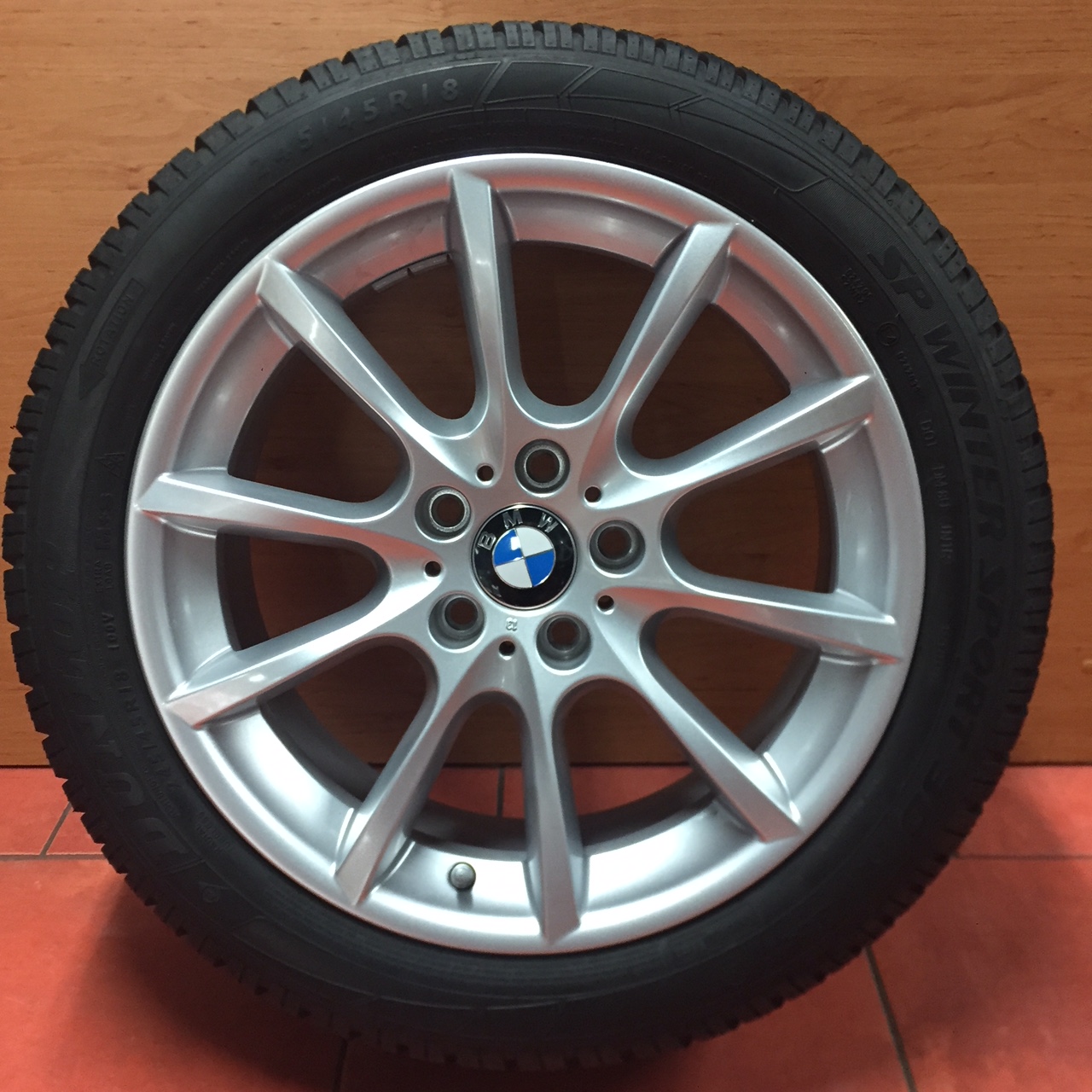 Zimní sada BMW F10, F12 STYLING 281 8x18 5/120 ET30 se zimní pneu 245/45 R18 DUNLOP Winter Sport 3D DSST, profil 5-6 mm a čidel tlaku RDC.