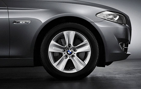 Zimní sada alu kola BMW F10, F12 STYLING 327 8x17 5/120 ET30 s pneumatikou 225/55 R17 97H