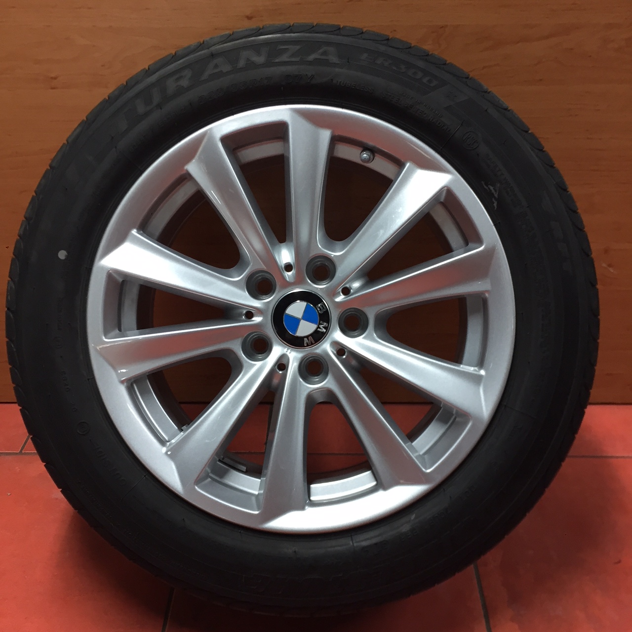 Letní sada BMW F10 STYLING 236 8x17 5/120 ET30 včetně pneu 225/55 R17 97Y BRIDGESTONE