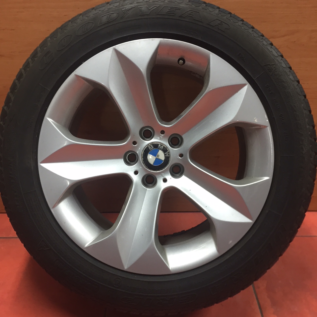 Zimní sada alu kola BMW X6 E71 STYLING 232 9x19 5/120 ET48 a ET18 s pneu 255/50 R19 GOODYEAR RSC