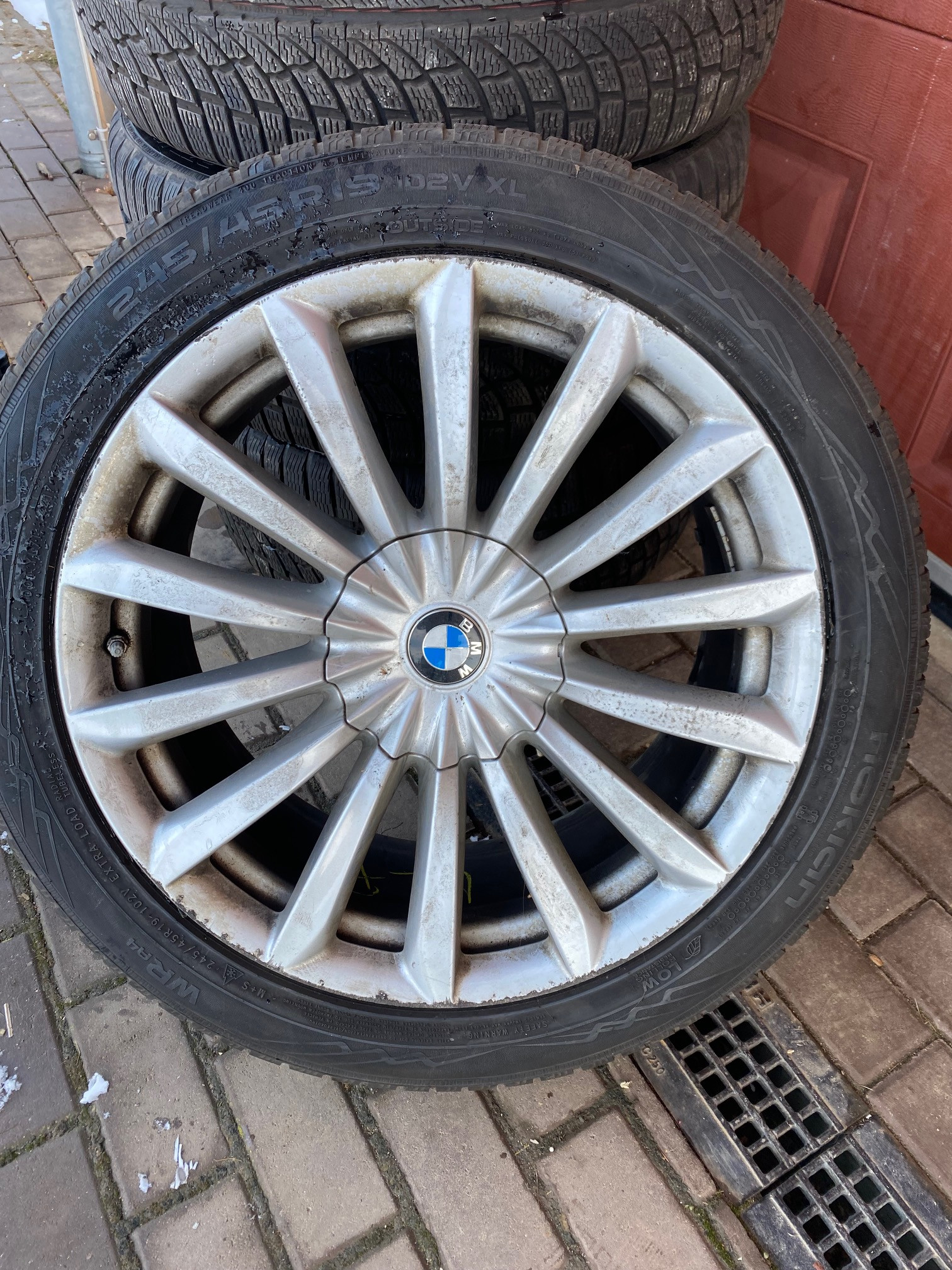 Zimní sada alu kola BMW 7 G11 STYLING 620 8,5x19 5/112 ET25 a 9,5x19 5/112 ET39 včetně pneumatik 245/45 R19 a 275/40 R19 NOKIAN