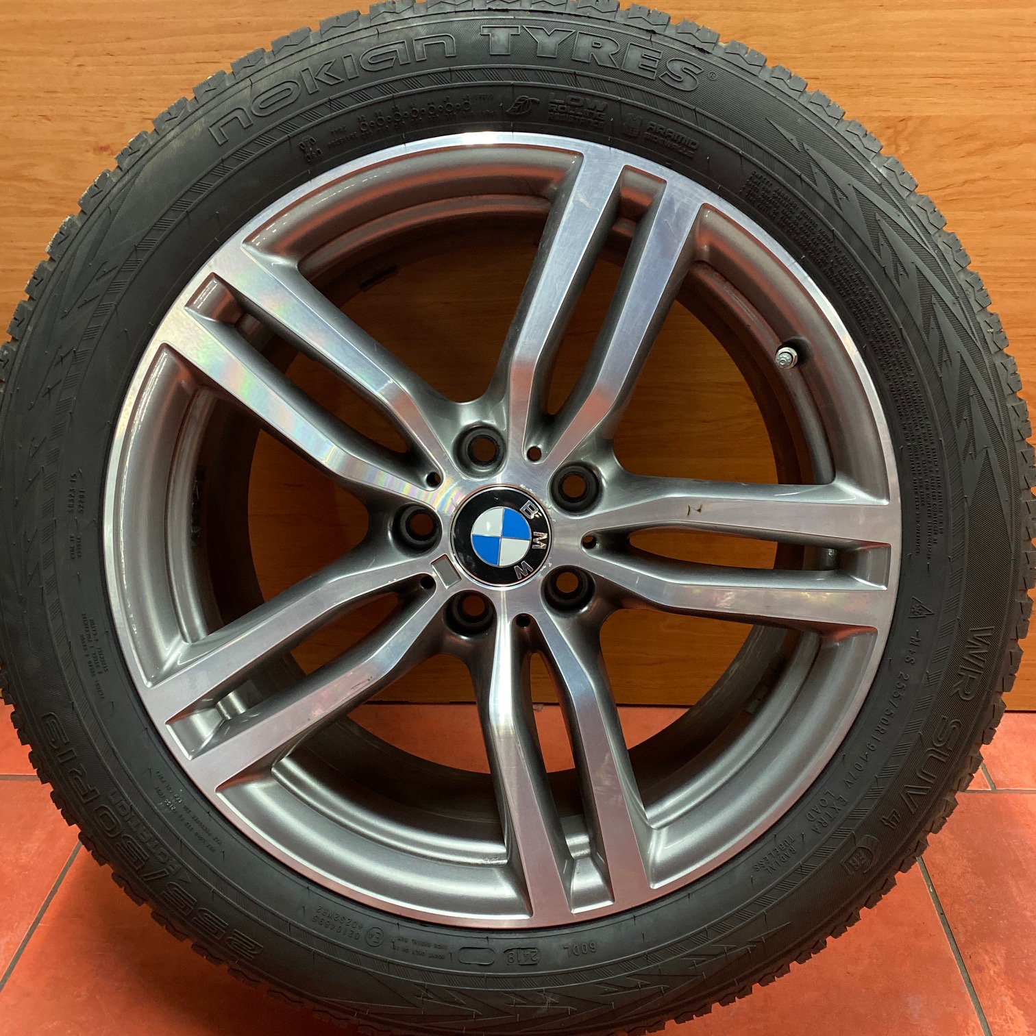 Zimní sada BMW X6 F16 STYLING 623M 9x19 5/120 ET48 a ET18 včetně zimních pneumatik 255/50 R19 107V NOKIAN WR4 SUV dojezdové a čidel tlaku RDC