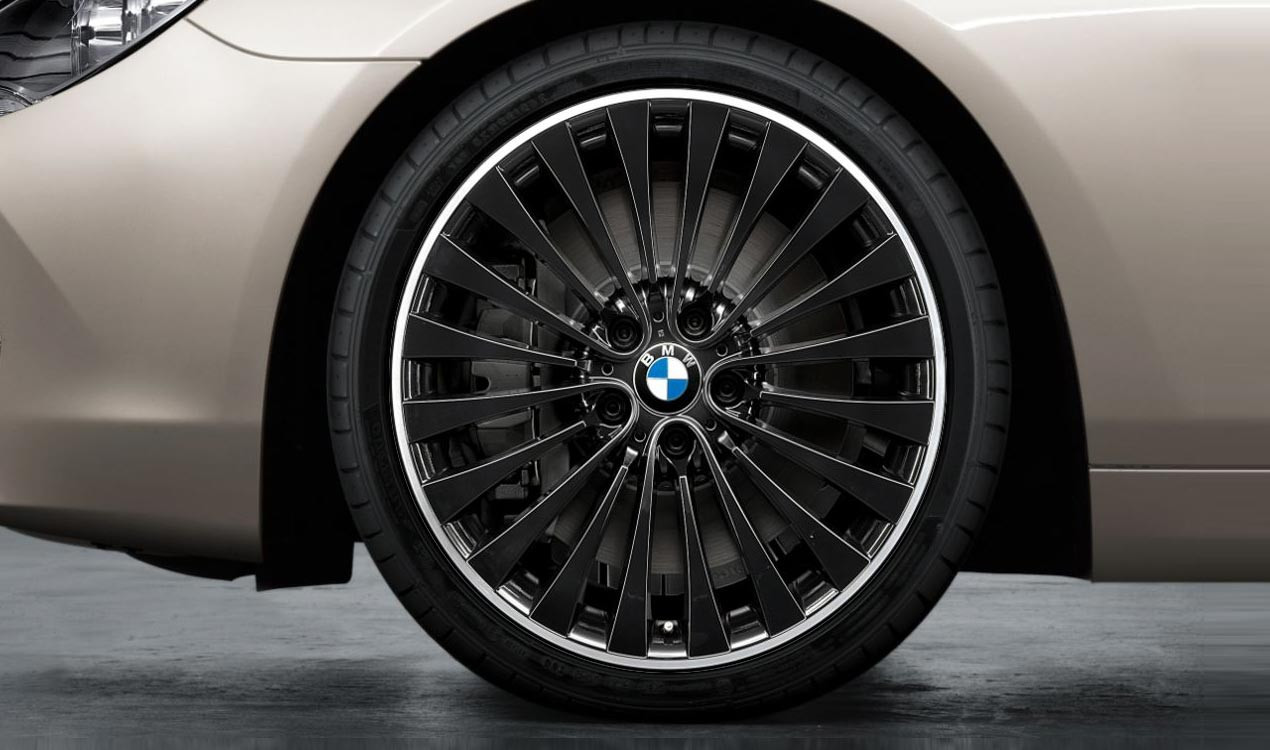 Letní sada BMW 5 F10 STYLING 410 leskle černé 8,5x20 ET33 a 9x20 ET44 včetně pneumatik 245/35 R20 95Y a 275/30 R20 97Y Dunlop SP Sport Maxx GT* RSC a…