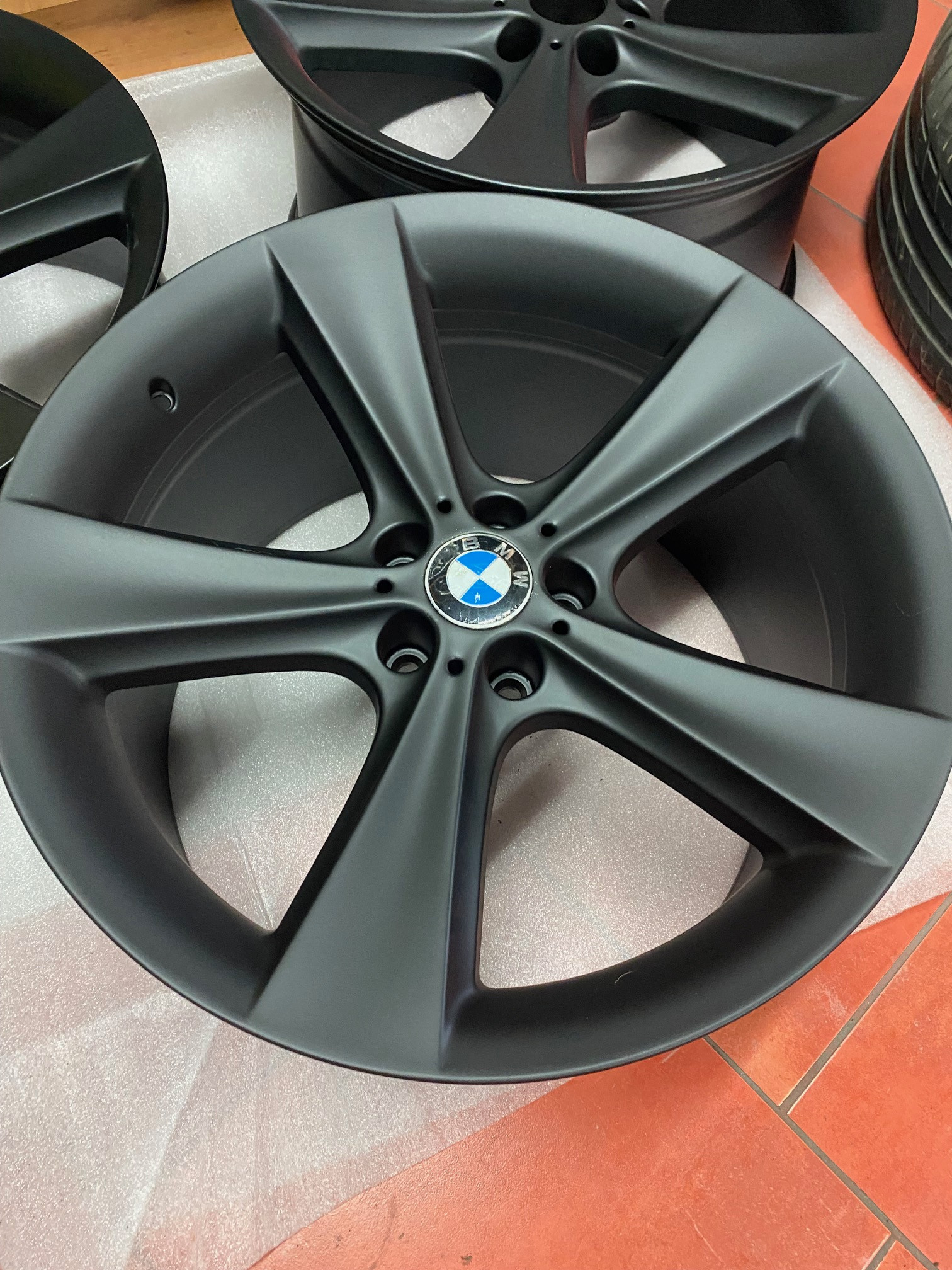 Originální alu kola BMW X5 E70, F15 a BMW X6 F16 STYLING 128 matně černá v rozměrech 10x21 ET40 a 11,5x21 ET42