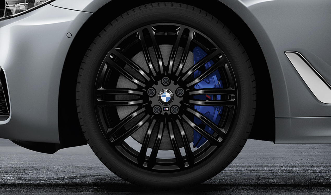 Originální zimní sada BMW 5 G30 STYLING M664 v rozměrech 8x19 ET30 a 9x19 ET44 včetně zimních pneumatik 245/40 R19 98V XL a 275/35 R19 100V XL Pirelli…