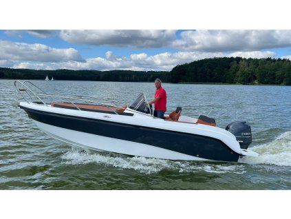 Motorový kajutový člun, loď BT 655