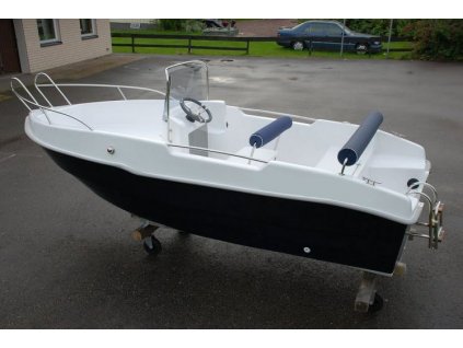 Motorový člun BT 440