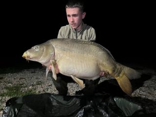 Adam Šimo a jeho tri bomby zo štrkoviska v Komjaticiach💪 Úspešná nástraha bola tentokrát naša nová rada Secret, ktorú...