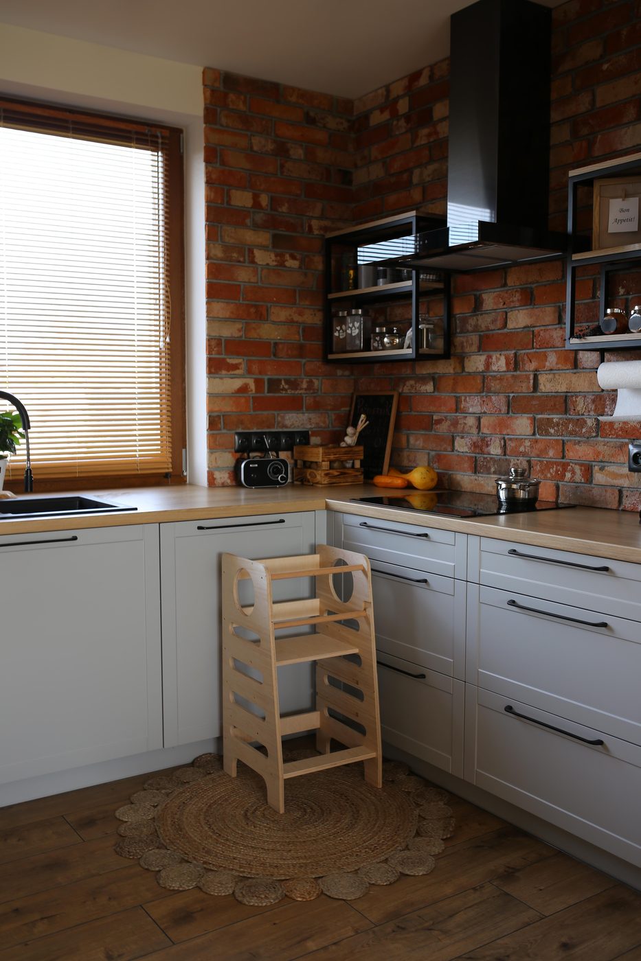 Učiaca veža montessori kitchen helper m grey