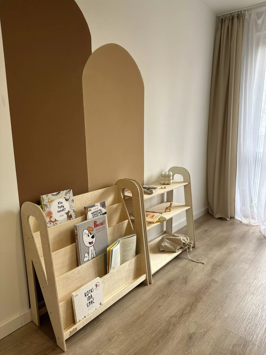 montessori-detska-kniznica-slim-l-cierna