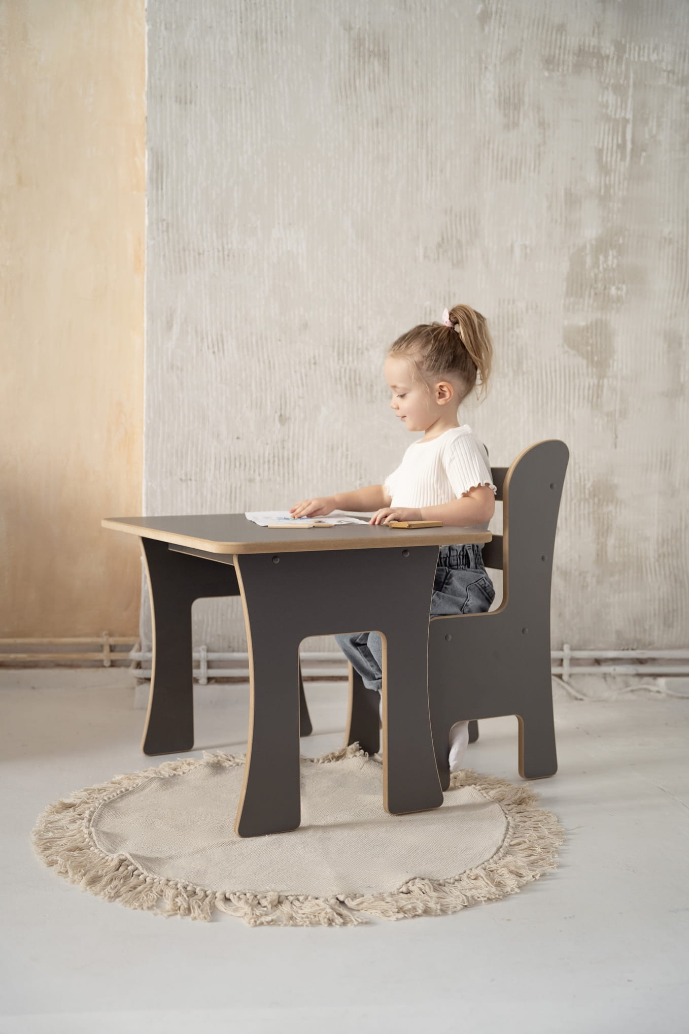 Tuptiwood stolík Detský set + stolička sivý