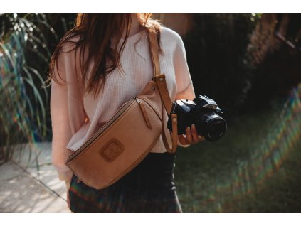 SLING BAG II. light brown