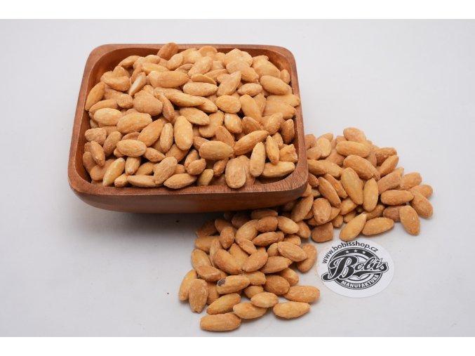 mandle loupané s příchutí chilli, suché plody