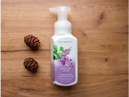 Pěnové mýdlo Fresh Cut Lilacs (259 ml)