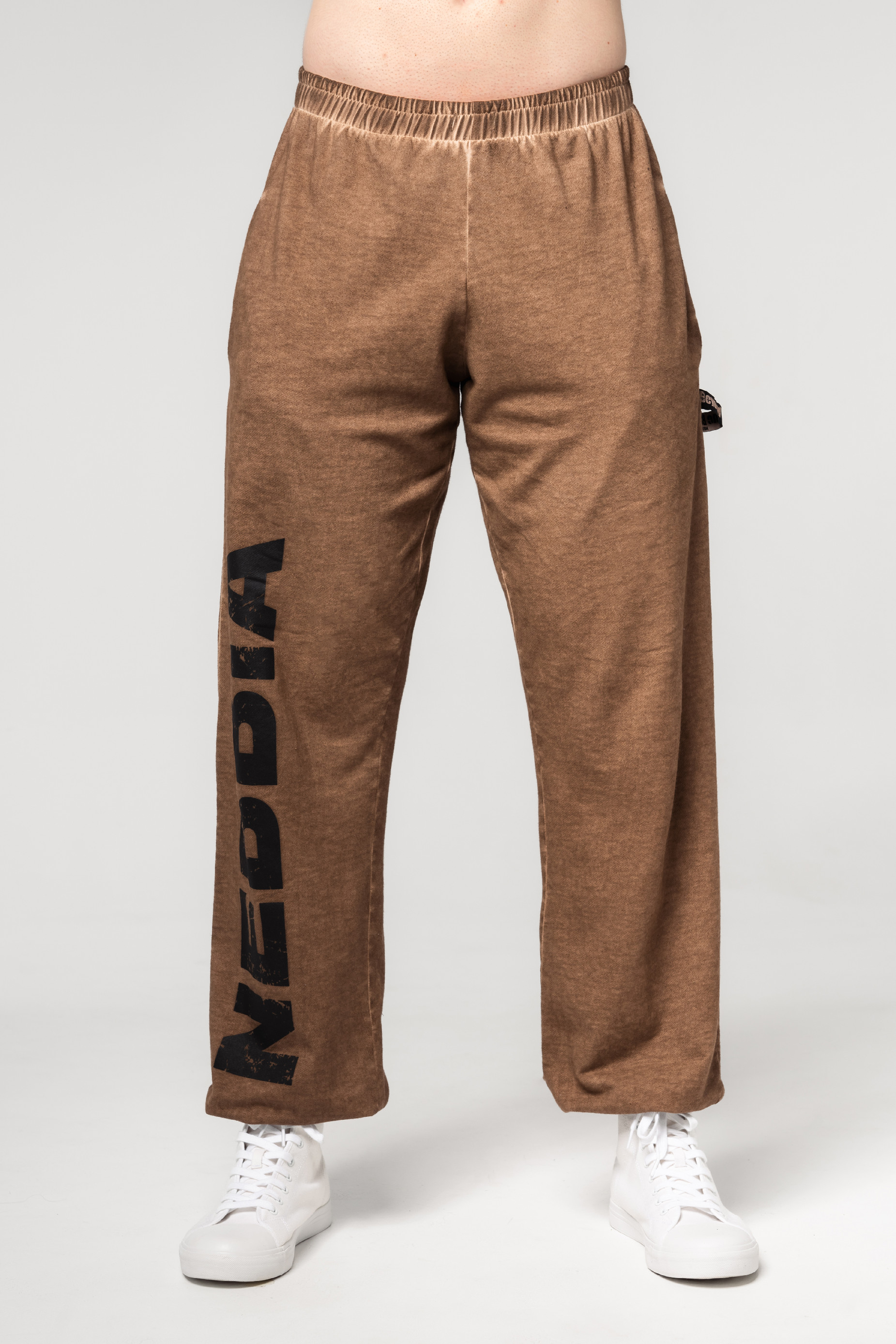 NEBBIA Bench Talks Washed-off Volné Baggy Tepláky s kapsami Gym Bro 373 Light Brown Barva: Světle hnědá, Velikost: XXL