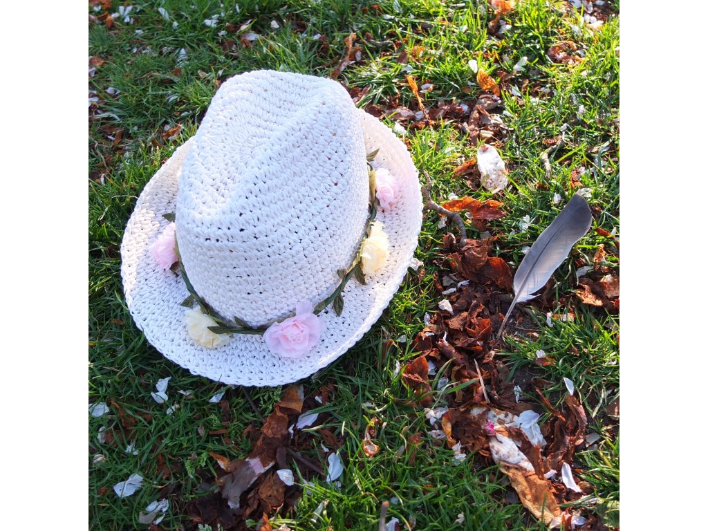 Dětský klobouk TONAK / květinový věneček / bílá