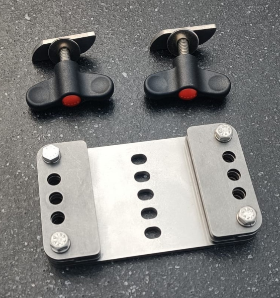 Montážní deska včetně šroubů a upevnění/T-slot pro kajakovou Tough-Track lištu