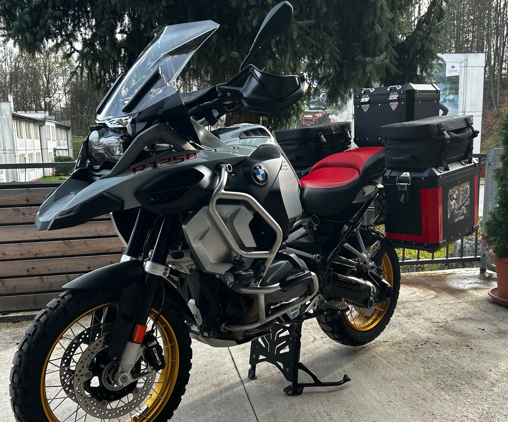 NABÍZÍME K PRODEJI PLNĚ VYBAVENÝ BMW R1250GS Adventure V PERFEKTNÍM STAVU