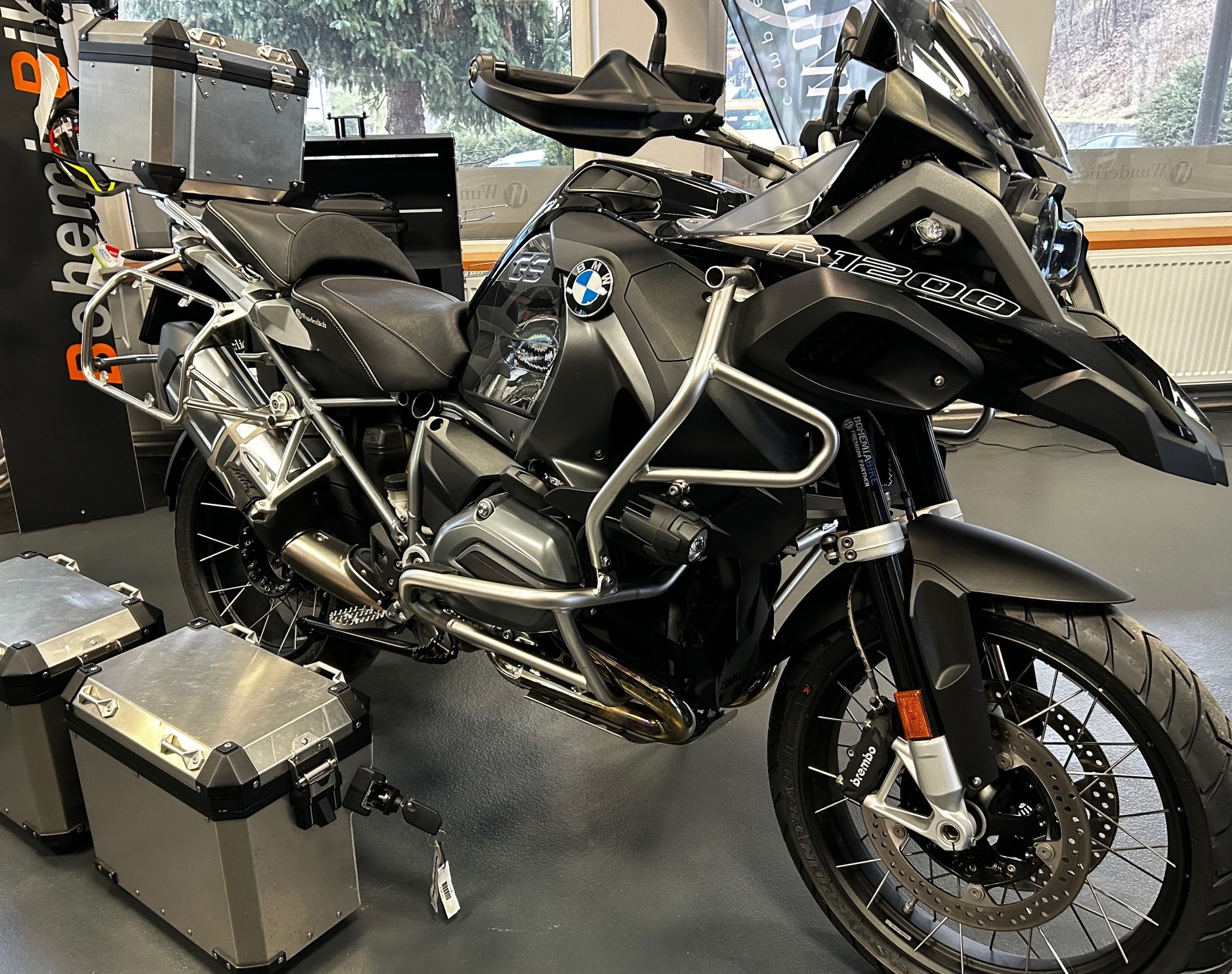 NABÍZÍME K PRODEJI  BMW R 1200 GS Adventure V PERFEKTNÍM STAVU S ODPOČTEM DPH
