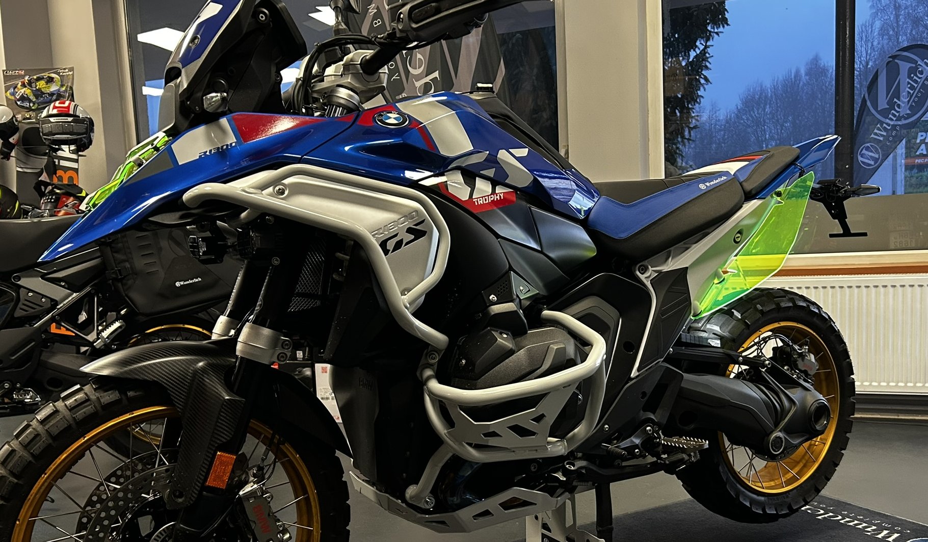 Postavili jsme z dostupných dílů Wunderlich parádní enduro R 1300 GS TROPHY Xedition