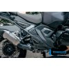 SADA CARBONOVÁ VÝPLŇ PODSEDLOVÉHO RÁMU MALÁ PRO R 1300 GS ADVENTURE