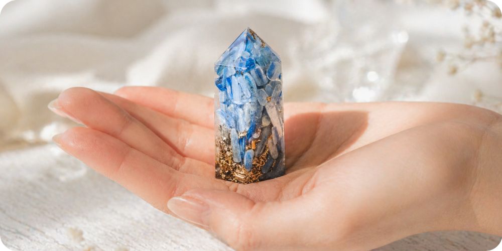 Kapesní orgonit v ruce