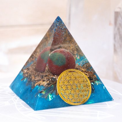 orgonit, orgonitová pyramida, červený jaspis, krystaly, drahé kameny, posvátná geometrie, Strom života, magic orgonit, pryskyřice, resin art, Bohomanie