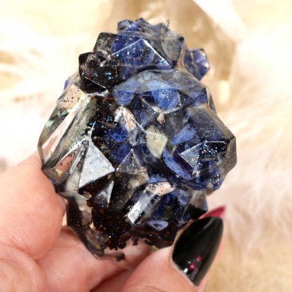 orgonit, orgonitová pyramida, orgonitový lev, lapis lazuli, selenit, aura křišťál, krystaly, minerály, posvátná geometrie, Bohománie, Magic orgonit