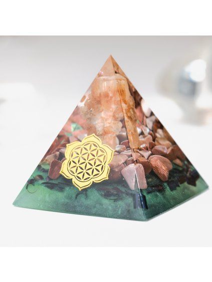 zahrada-orgonit-pyramida-aragonit-bohomanie-aura amulet