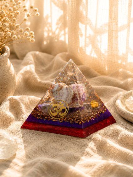 velka orgonit pyramida s achatem a ametystem BohoManie 11