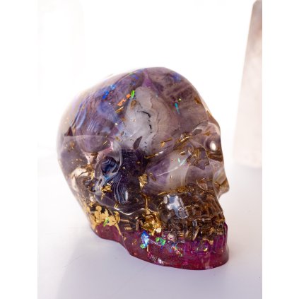 lebka---orgonit-amulet-s-ametystem-bohomanie