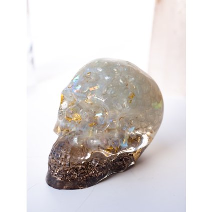 lebka---orgonit-amulet-s-aura-kristalem-bohomanie