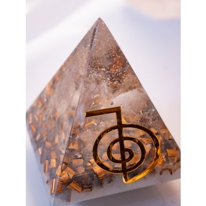 uzemni-se---orgonit-pyramida-se-zahnedou-bohomanie