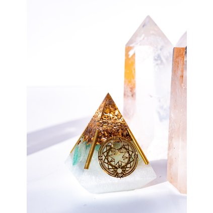 stesti-na-dosah---orgonit-pyramida-s-avanturinem-bohomanie