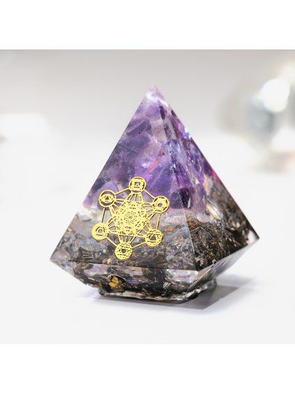 orgonit-pyramida---moudrost--ametyst- bohomanie-aura amulet