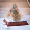 BohoManie-Magic-orgonit-pyramida-na-prani8