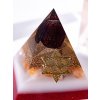 zenstvi---orgonit-pyramida-s-granatem-bohomanie