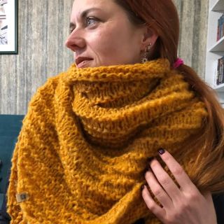 Naprosto luxusní obr pletený šátek, hebounký a volný. Já vím, že už je skoro po zimě 🤿 ☃️, ale člověk nikdy neví 🤷‍♀️...