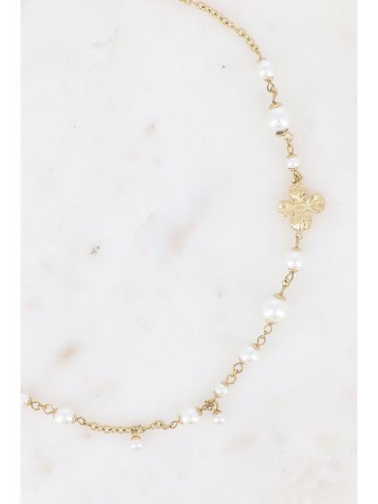 collier perles de resine blanche et pendentif fleur or 677e7fde9aef3