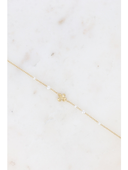 bracelet fleurine fleur texturee et perles de resine blanche or 66f0bd312b6ec