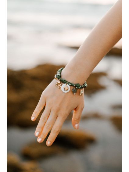 Výrazný náramek khaki