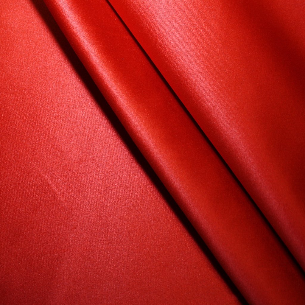 Satén jemný prádlový červený