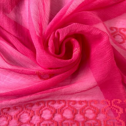 Růžový hedvábný krešovaný šifon s výšivkou