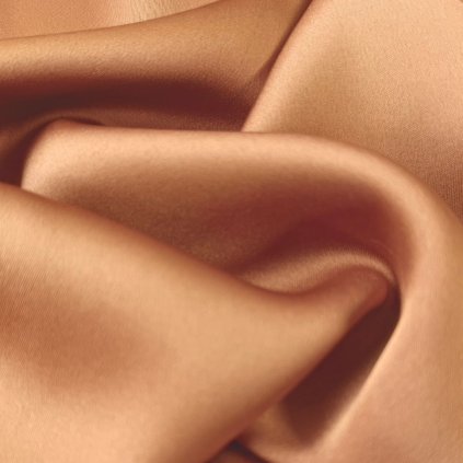 Silný splývavý měděný saten