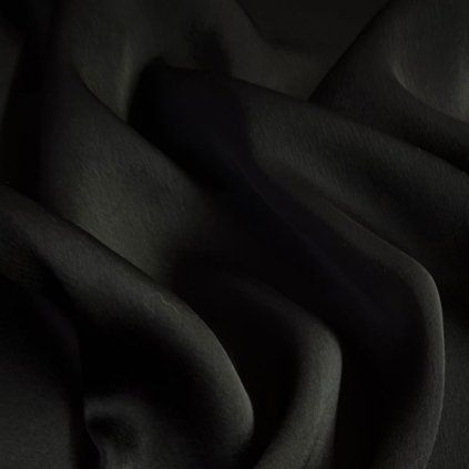 Jemný černý atlas