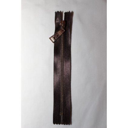Zip hnědý saténový 15cm
