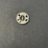 Knoflík stříbrný kovový dvoudírkový 1,1 cm